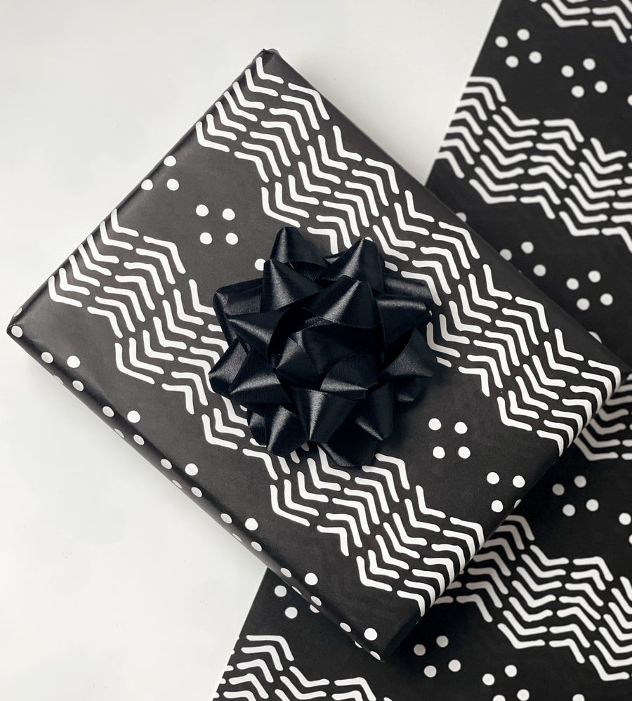 Discover 82+ black and white gift wrap latest